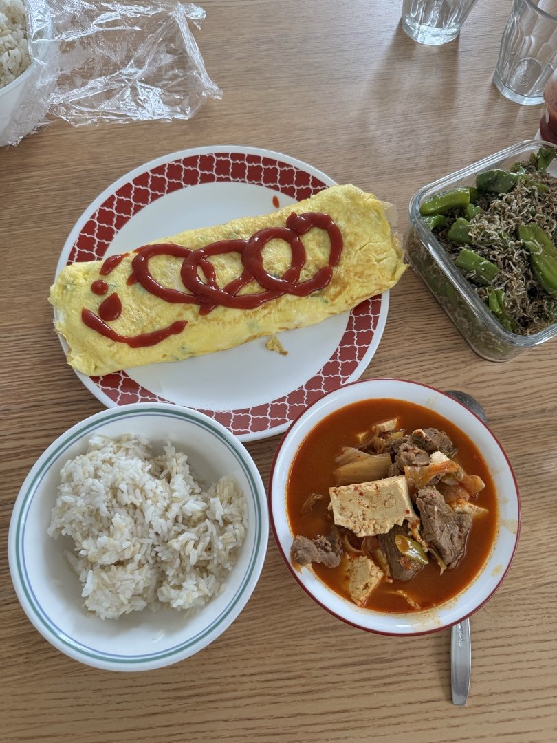 Egg roll with banchan